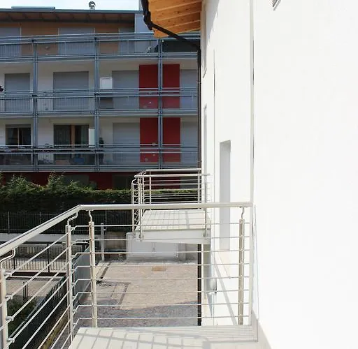 Cornelia ゲストハウス トレント